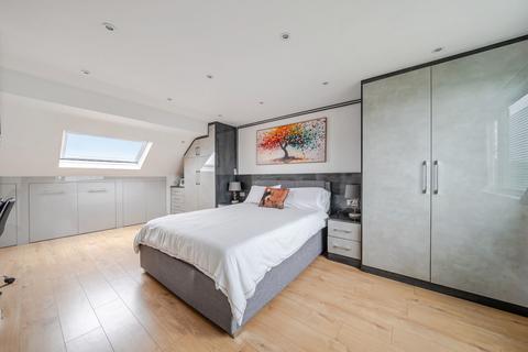 4 bedroom terraced house for sale, Oakway, Raynes Park, London, SW20