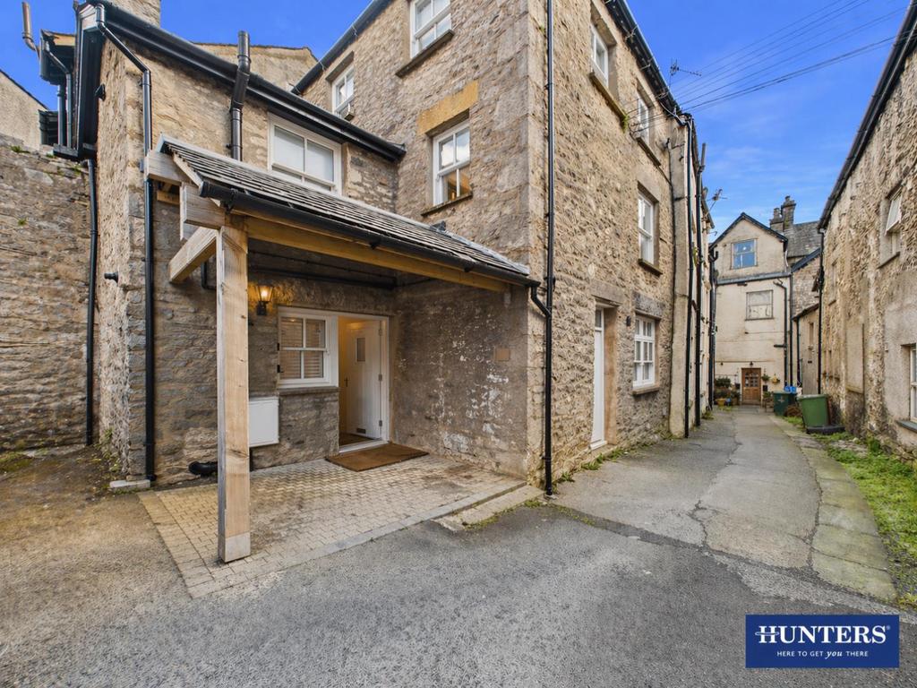 Gillinggate, Kendal 3 bed house for sale - £310,000