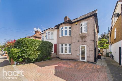 4 bedroom semi-detached house for sale, Norwood Avenue, Romford