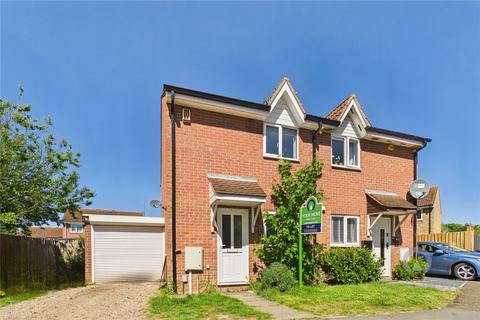 3 bedroom semi-detached house to rent, Dore Close, Northampton NN3