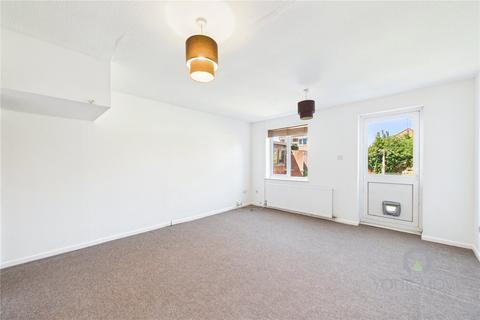 3 bedroom semi-detached house to rent, Dore Close, Northampton NN3