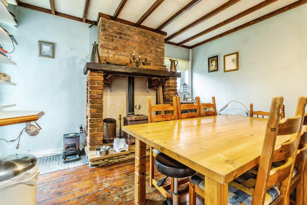 Dining room, fireplace