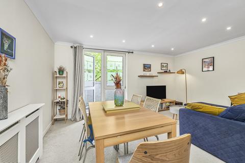 Jansen Walk, London, SW11