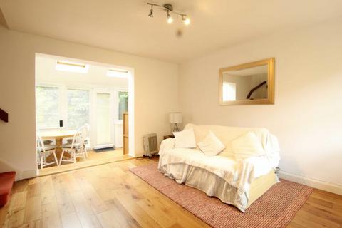 2 bedroom semi-detached house to rent, Longfellow Way, London SE1
