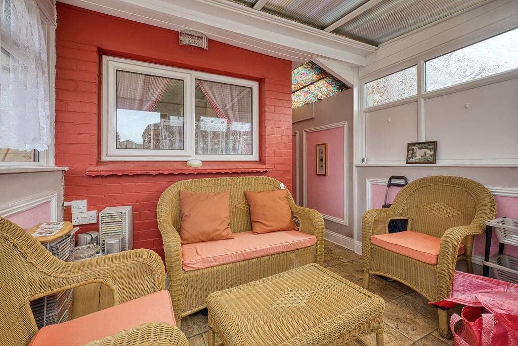 Newington Road, Ramsgate, Kent, CT12 2 bed bungalow for sale - £230,000