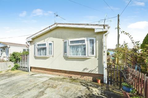 2 bedroom park home for sale, Ferrers Way, St. Johns Priory, Lechlade