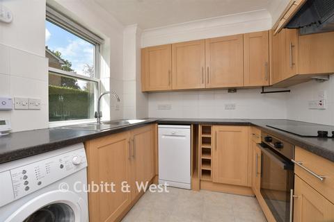 1 bedroom ground floor flat for sale, Yew Tree Court, Sutton SM2