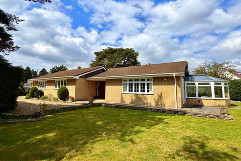 4 bedroom bungalow for sale, Fir Tree Close, BH24 2QW
