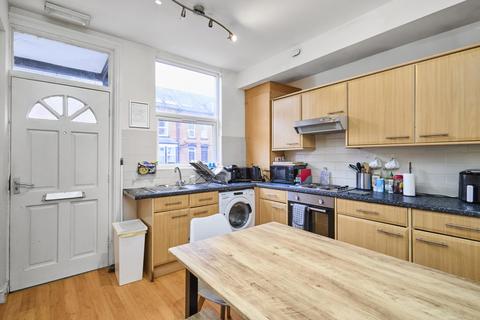5 bedroom house to rent, Trelawn Avenue, Leeds LS6