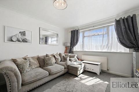 2 bedroom flat for sale, West Mead, Ruislip HA4