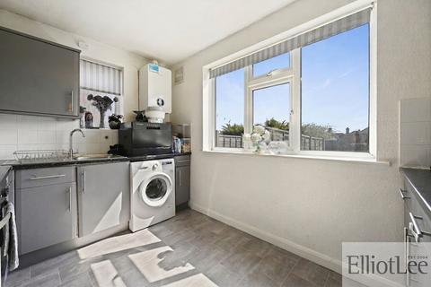 2 bedroom flat for sale, West Mead, Ruislip HA4