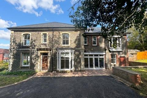 4 bedroom semi-detached house to rent, Lewis Road, Neath, SA11