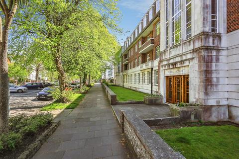 3 bedroom flat for sale, Devonshire Place, Eastbourne