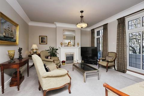 3 bedroom flat for sale, Devonshire Place, Eastbourne