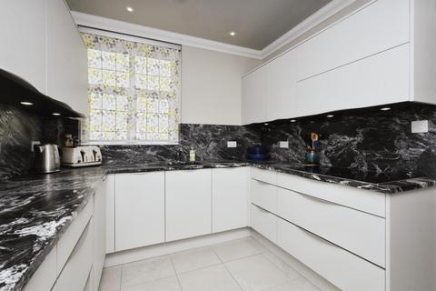 3 bedroom flat for sale, Devonshire Place, Eastbourne