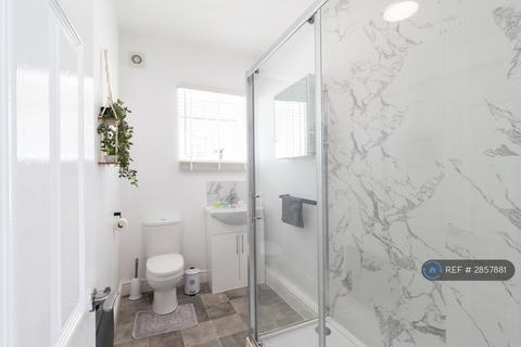 2 bedroom semi-detached house to rent, Kingston Road, Portsmouth, PO2
