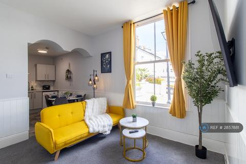 2 bedroom semi-detached house to rent, Kingston Road, Portsmouth, PO2