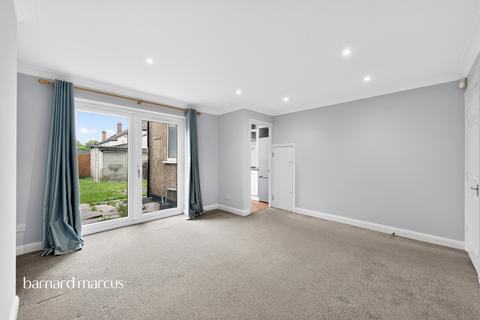 1 bedroom ground floor flat for sale, The Parade, Spa Drive, Epsom