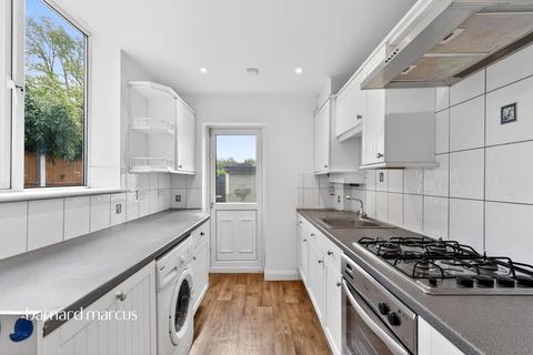 1 bedroom ground floor flat for sale, The Parade, Spa Drive, Epsom