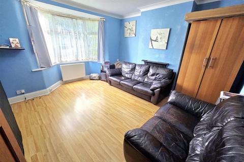 4 bedroom terraced house to rent, Rosebank Avenue, Wembley