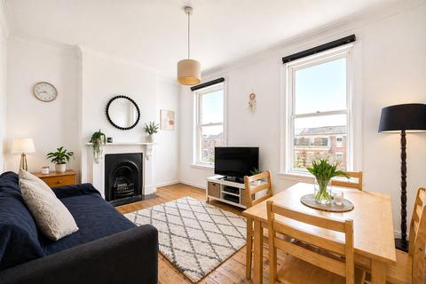 2 bedroom duplex for sale, Tintern Street, London