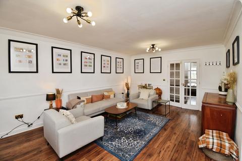 2 bedroom flat for sale, Elizabeth Fry Place, London, SE18