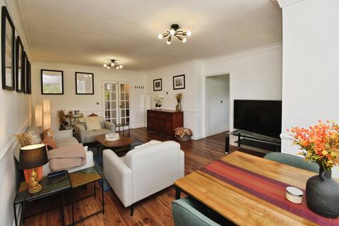 2 bedroom flat for sale, Elizabeth Fry Place, London, SE18