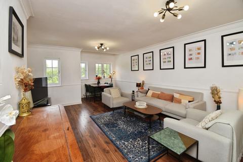 2 bedroom flat for sale, Elizabeth Fry Place, London, SE18