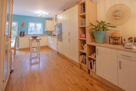 4 bedroom house for sale, Sir Bernard Lovell Road, Malmesbury, SN16