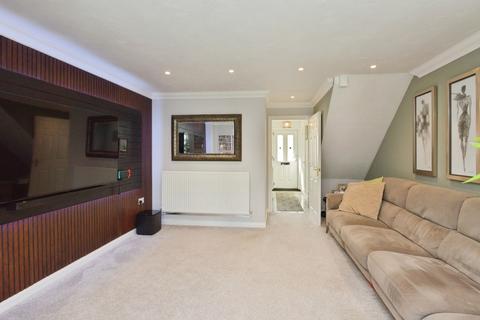3 bedroom house for sale, Foxholes Close, Deanshanger, Buckinghamshire, MK19