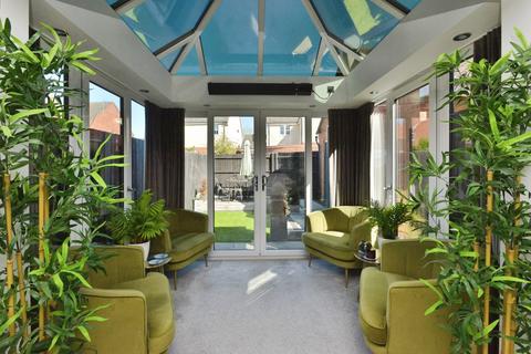3 bedroom house for sale, Foxholes Close, Deanshanger, Buckinghamshire, MK19