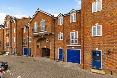 4 bedroom townhouse to rent, King Stable Street Windsor SL4