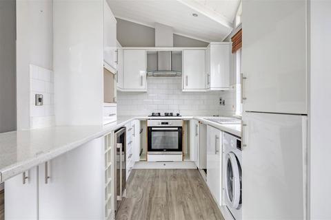3 bedroom mobile home for sale, Roydon Marina Village, Roydon