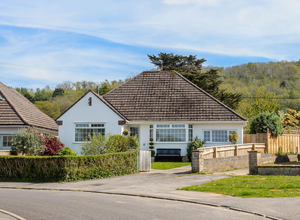 Oakleigh Close, Bristol BS48 3 bed detached bungalow - £645,000
