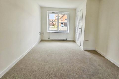 3 bedroom detached house to rent, Oak Road, Deeside, Flintshire, CH5