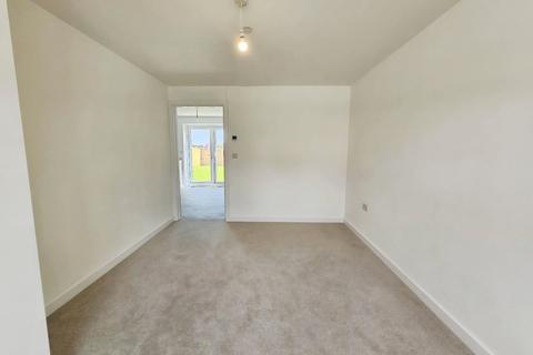 3 bedroom detached house to rent, Oak Road, Deeside, Flintshire, CH5