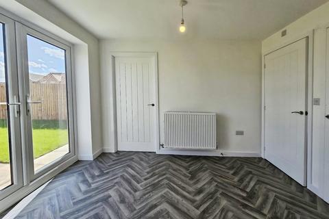 3 bedroom detached house to rent, Oak Road, Deeside, Flintshire, CH5