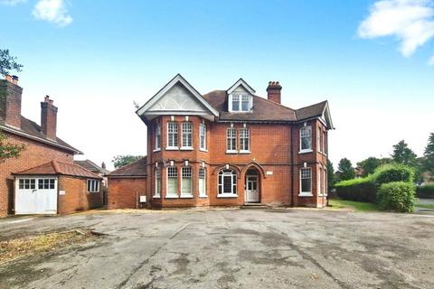 2 bedroom flat to rent, Redlands Drive, Hampshire SO19