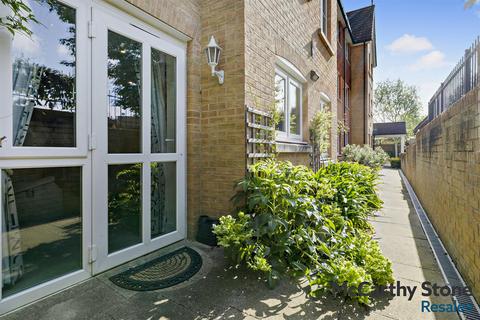 1 bedroom apartment for sale, Snakes Lane West, Woodford Green