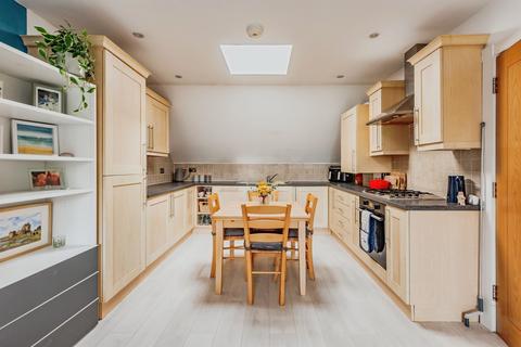 2 bedroom apartment for sale, London Road South, Merstham, Redhill