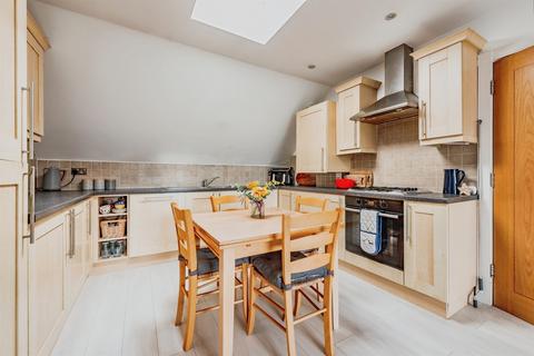 2 bedroom apartment for sale, London Road South, Merstham, Redhill