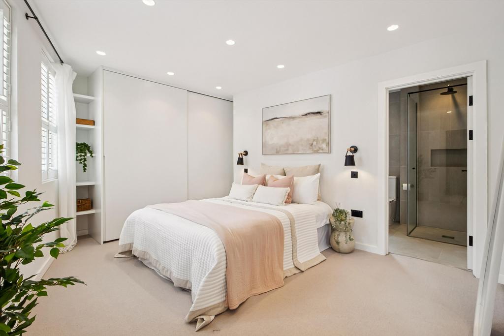Master bedroom, en suite