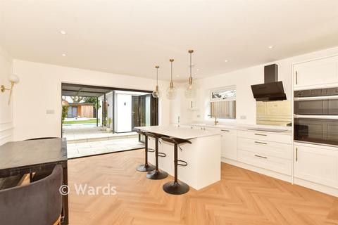 3 bedroom semi-detached house for sale, Manor Road, Birchington CT7