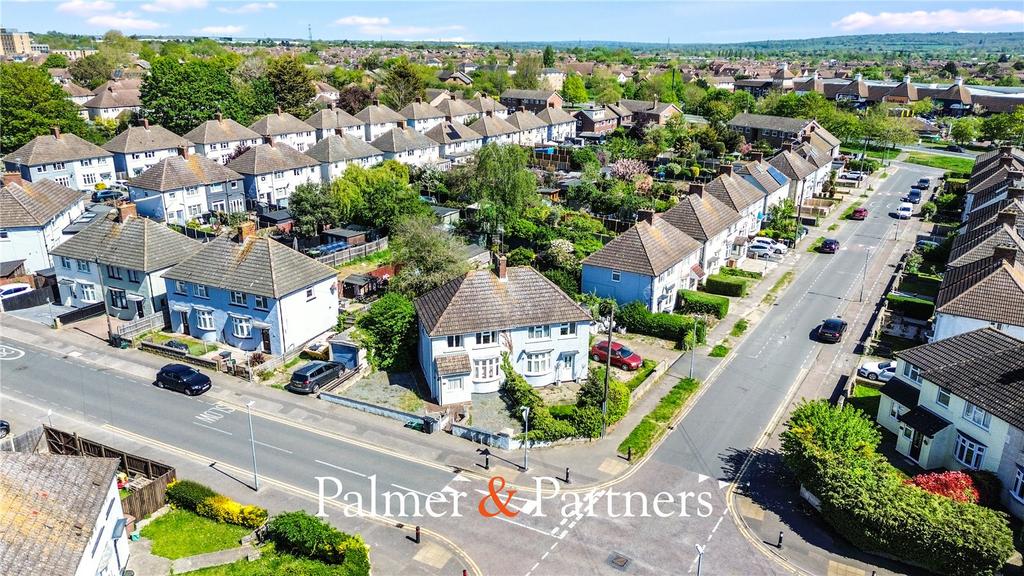 Springfield Park Avenue, Essex CM2 3 bed semi-detached house for sale ...