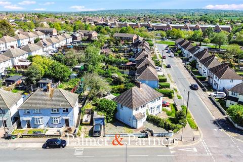 3 bedroom semi-detached house for sale, Springfield Park Avenue, Essex CM2