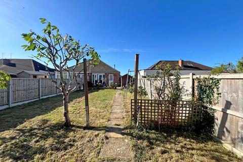 2 bedroom semi-detached bungalow for sale, Hillview Drive, Hucclecote, GL3