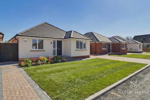 Bungalow - Birchwood Gardens, Lancashire FY4