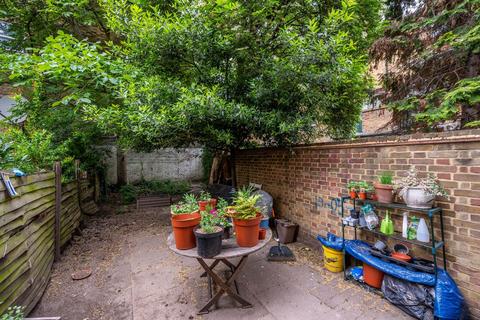 4 bedroom semi-detached house to rent, Canterbury Place, Elephant and Castle, London, SE17