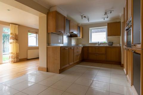 3 bedroom semi-detached house to rent, Repton Road, Earley, Reading