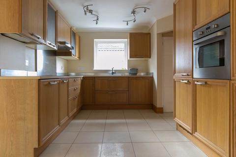 3 bedroom semi-detached house to rent, Repton Road, Earley, Reading
